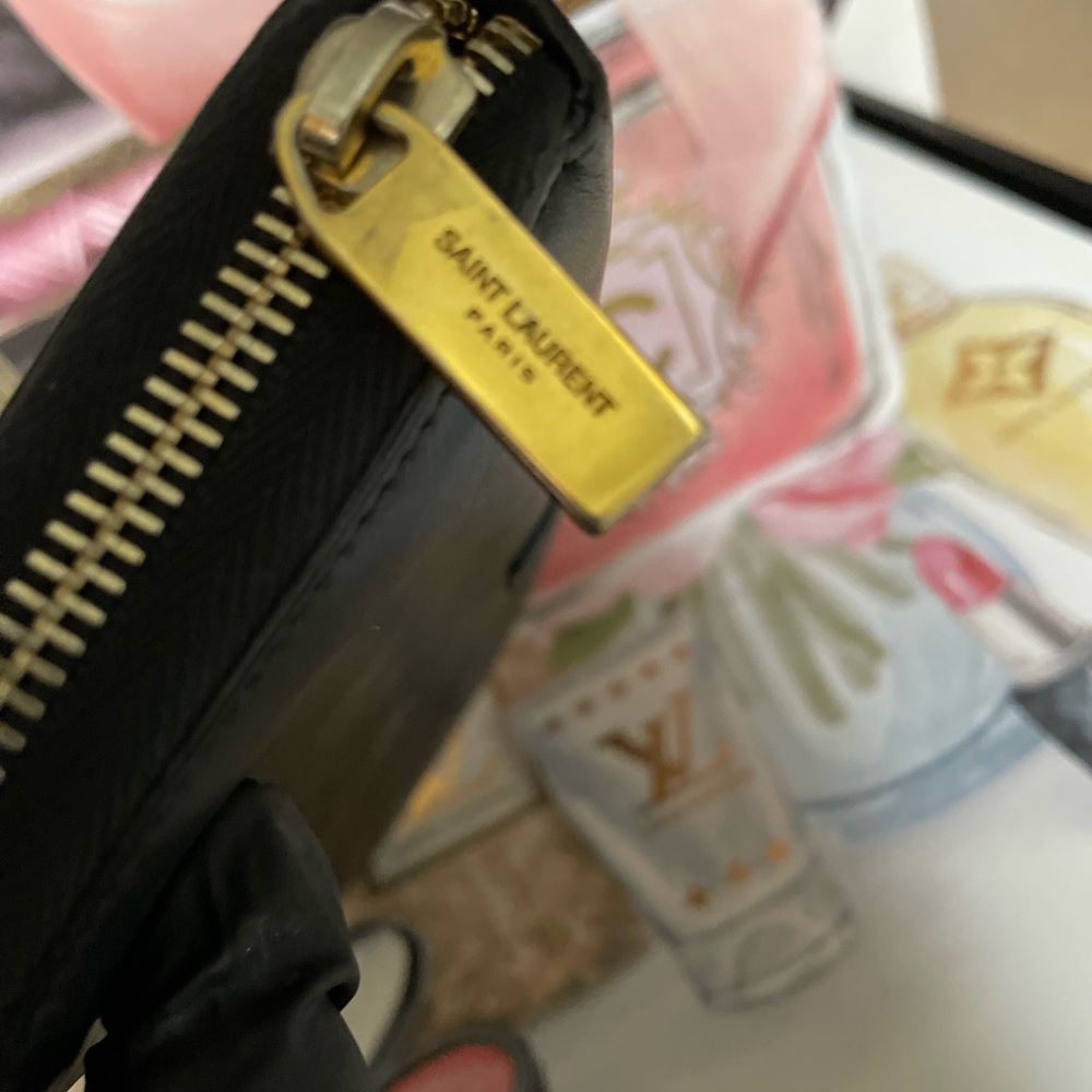 Saint Laurent Y Line Zip Around Wallet in black leather and gold hardware - Picture 7 of 7